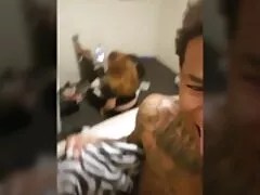 اتارنا Lil ' دوست bangs ماں پر تشکر دن
