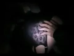 لچکدار لڑکی پر بیٹھ کر ایک بڑے سیاہ ڈک