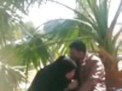 سنہرے بالوں والی پیش کرتا ہے اس کے گدا کے لئے ایک سواری کی بڑی کاک