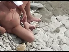 Petite سرخ بالوں والی کشور کے ساتھ لمبی چوٹیوں والی گڑبڑ ہو جاتا ہے