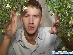 Closeup creampied خوبصورت سنہرے بالوں والی